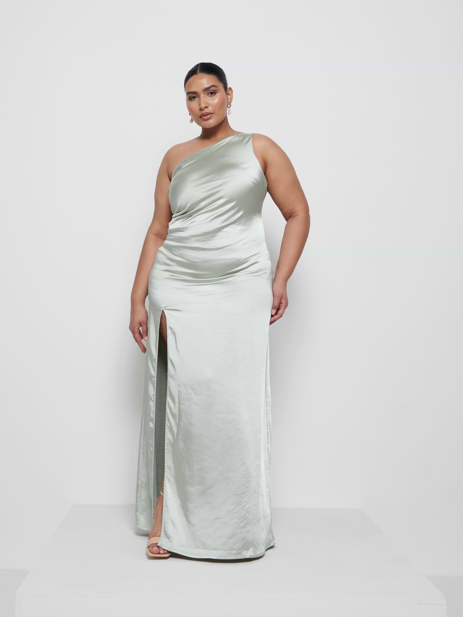Amelia Ruched Maxi Bridesmaid Dress Curve - Sage