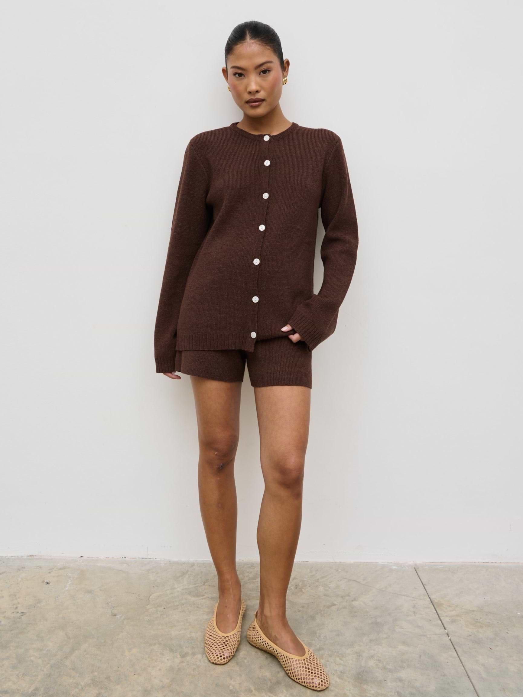 Elle Is 5'3" & Wears Size UK XS