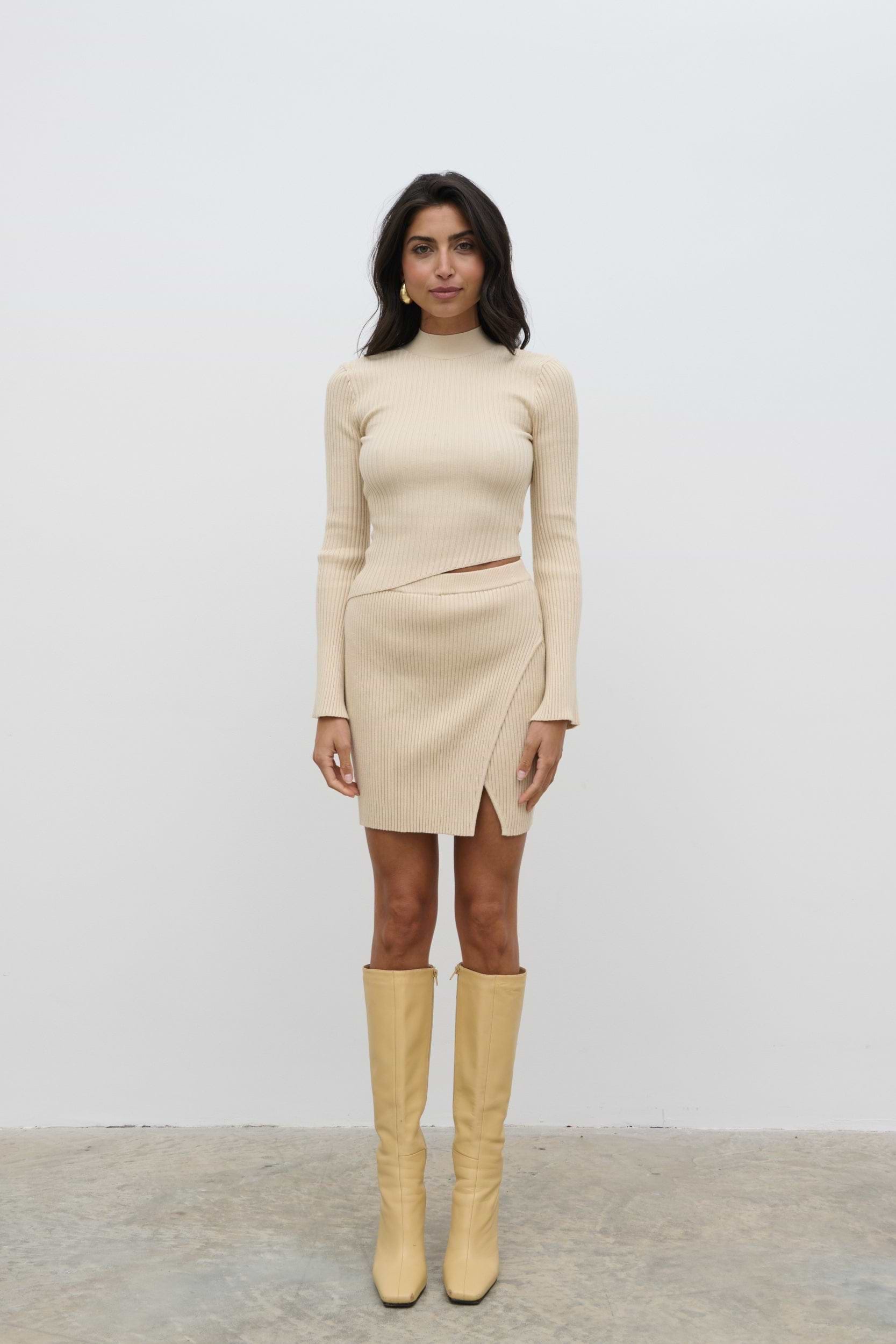Lakelyn Backless High Neck Knit Top - Beige