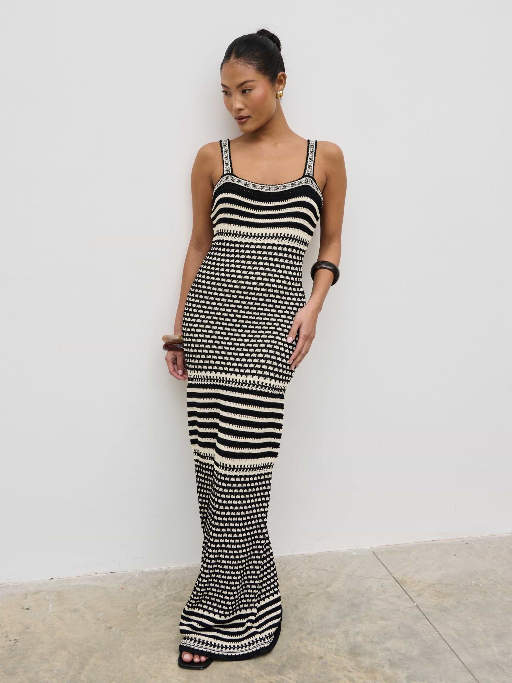 Elle Is 5'3" & Wears Size UK XS